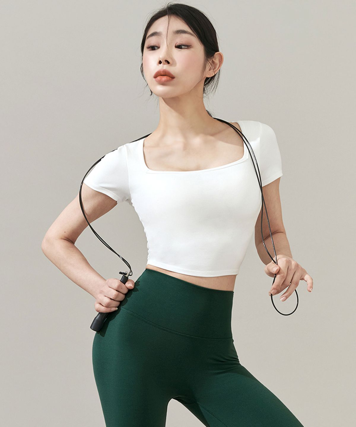 젝시믹스(XEXYMIX) 젤라 인텐션 와이드 스퀘어 크롭탑 XT4332F