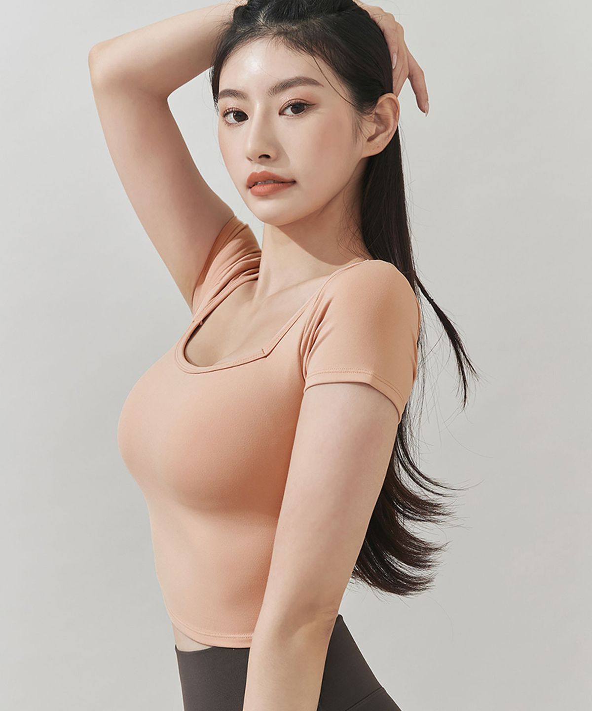 젝시믹스(XEXYMIX) 젤라 인텐션 와이드 스퀘어 크롭탑 XT4332F
