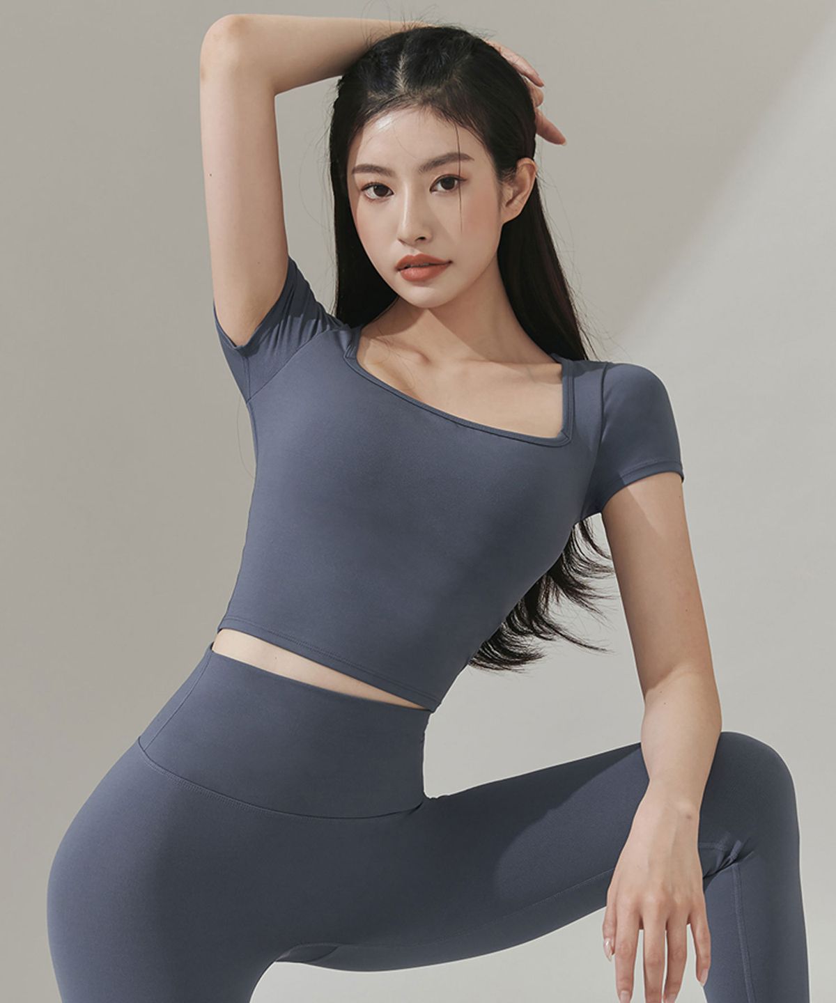 젝시믹스(XEXYMIX) 젤라 인텐션 와이드 스퀘어 크롭탑 XT4332F