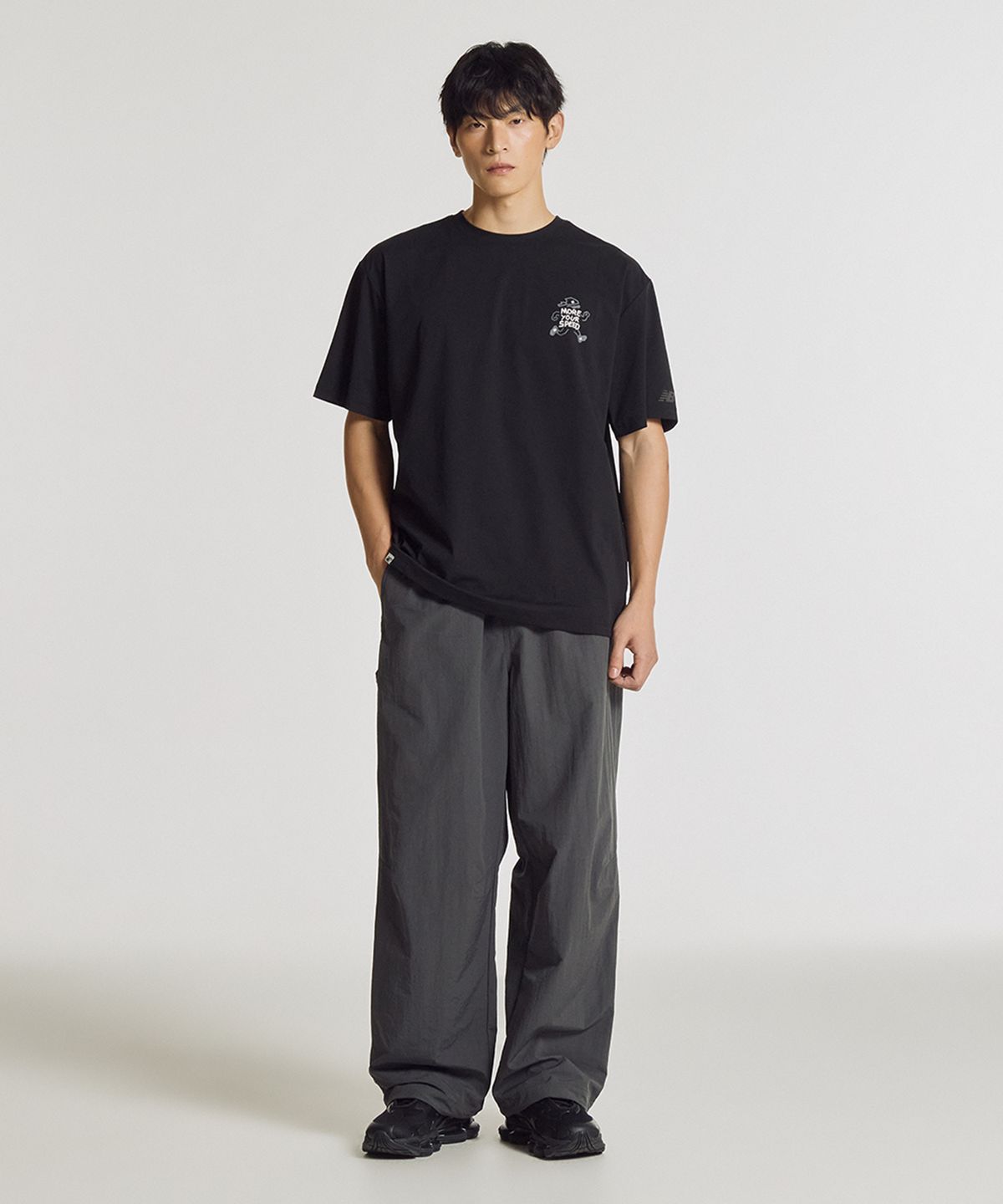 뉴발란스(NEW BALANCE) NBNEG35613 / UNI FROZEN 픽토그램 반팔티 (B/GRAPHIC)