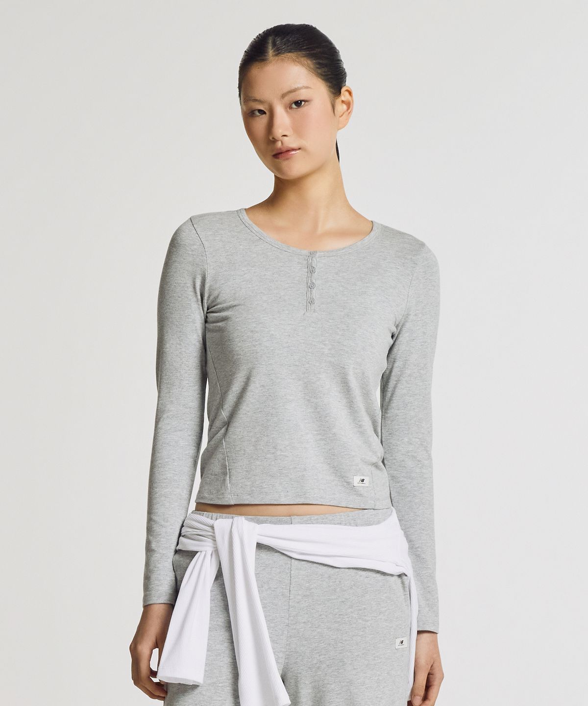 뉴발란스(NEW BALANCE) NBNDG3W112 / WOMEN NB-FLOWY 헨리넥 긴팔티 (M/GRAY)