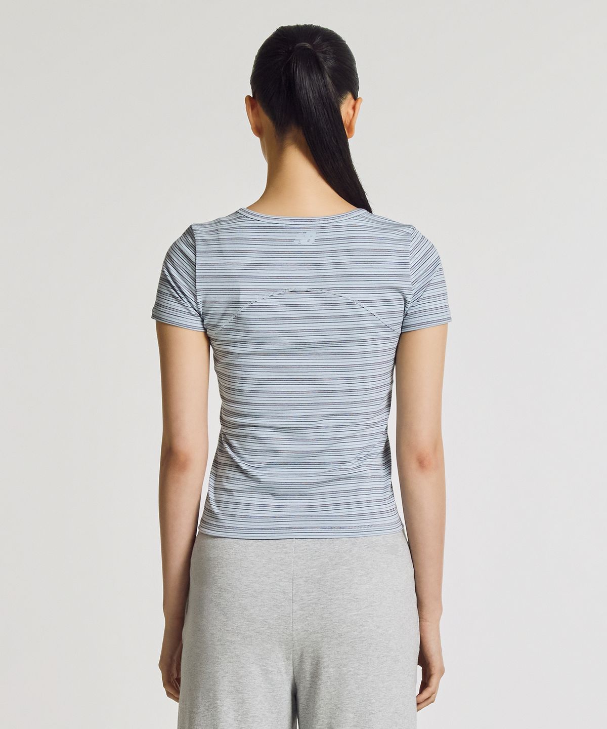 뉴발란스(NEW BALANCE) NBNEG3W122 / WOMEN NB-FLOWY  헨리넥 반팔티 (L/BLUE)