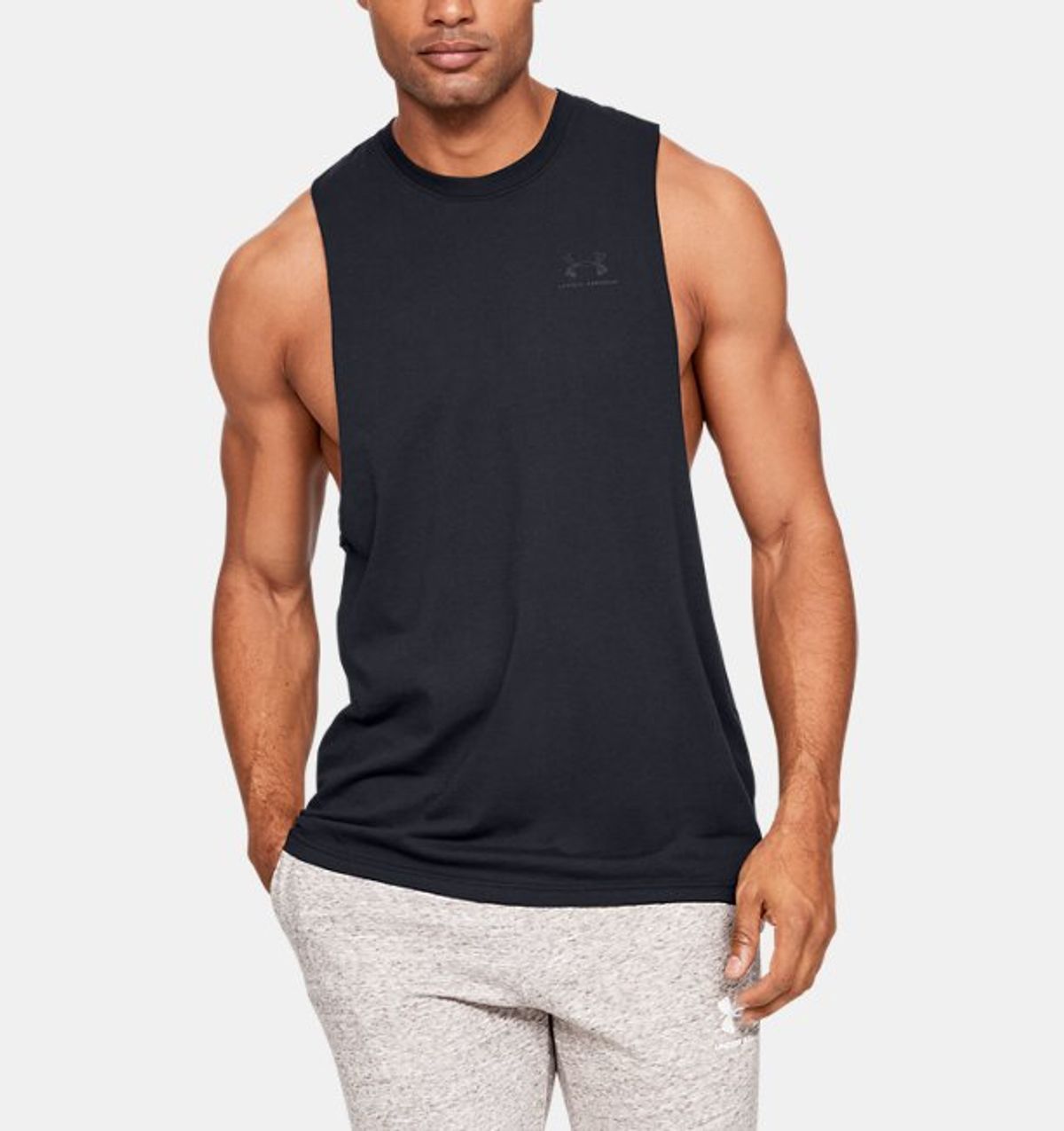언더아머(UNDERARMOUR) 남성 스포츠스타일 레프트 체스트 컷오프 티셔츠 1329286-001