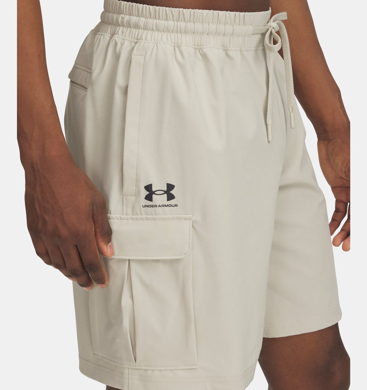 언더아머(UNDERARMOUR) 남성 UA 바이브 우븐 카고 쇼츠1386560-289