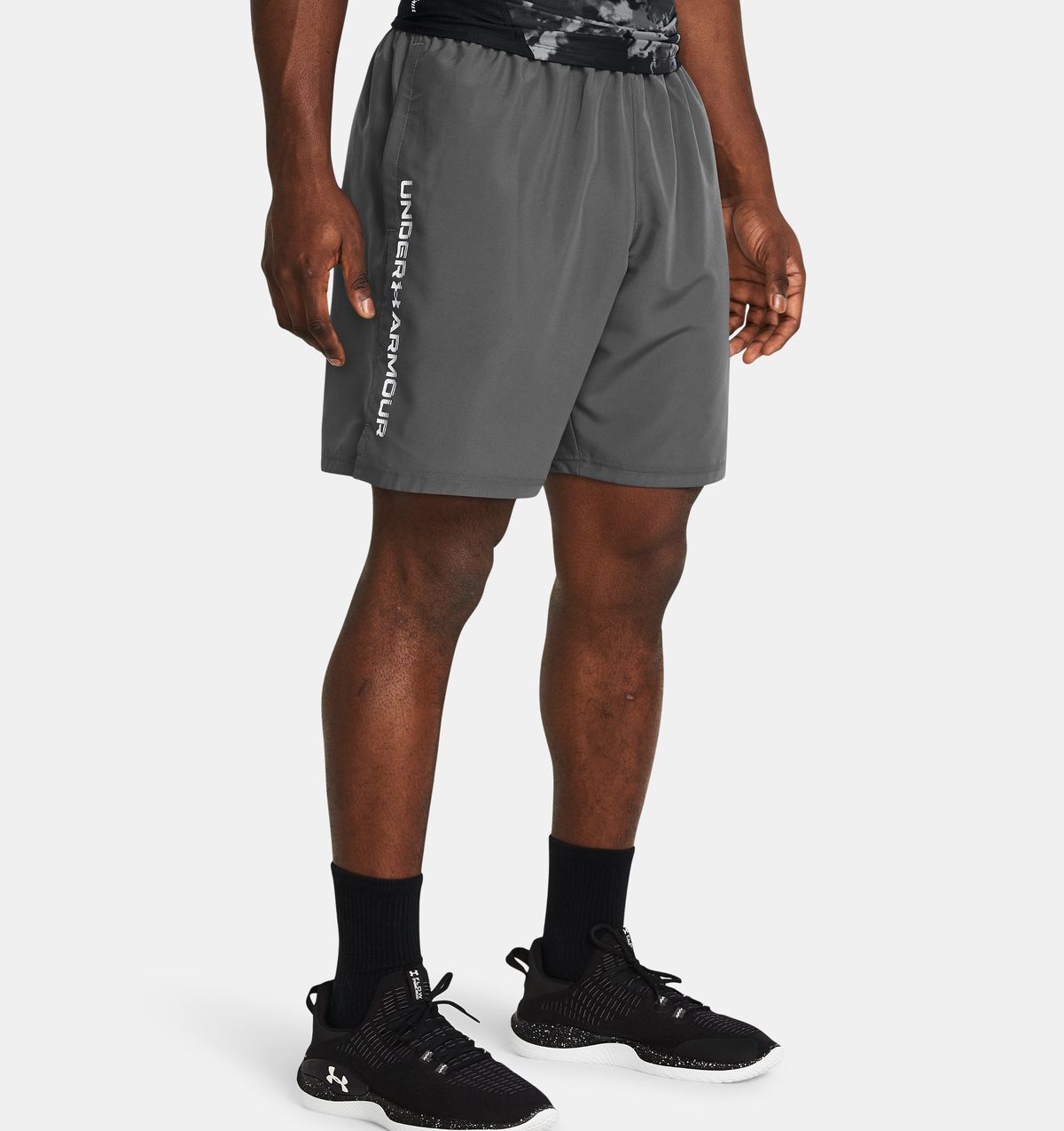 언더아머(UNDERARMOUR) 남성 UA 우븐 워드마크 쇼츠1383356-025