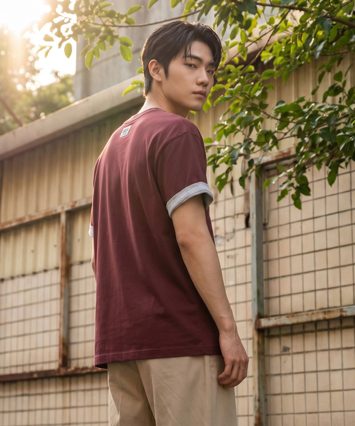 유씨엘에이(UCLA) 남녀공용 롤업 바이 컬러 크롭 티셔츠[BURGANDY](UCRSTA1)