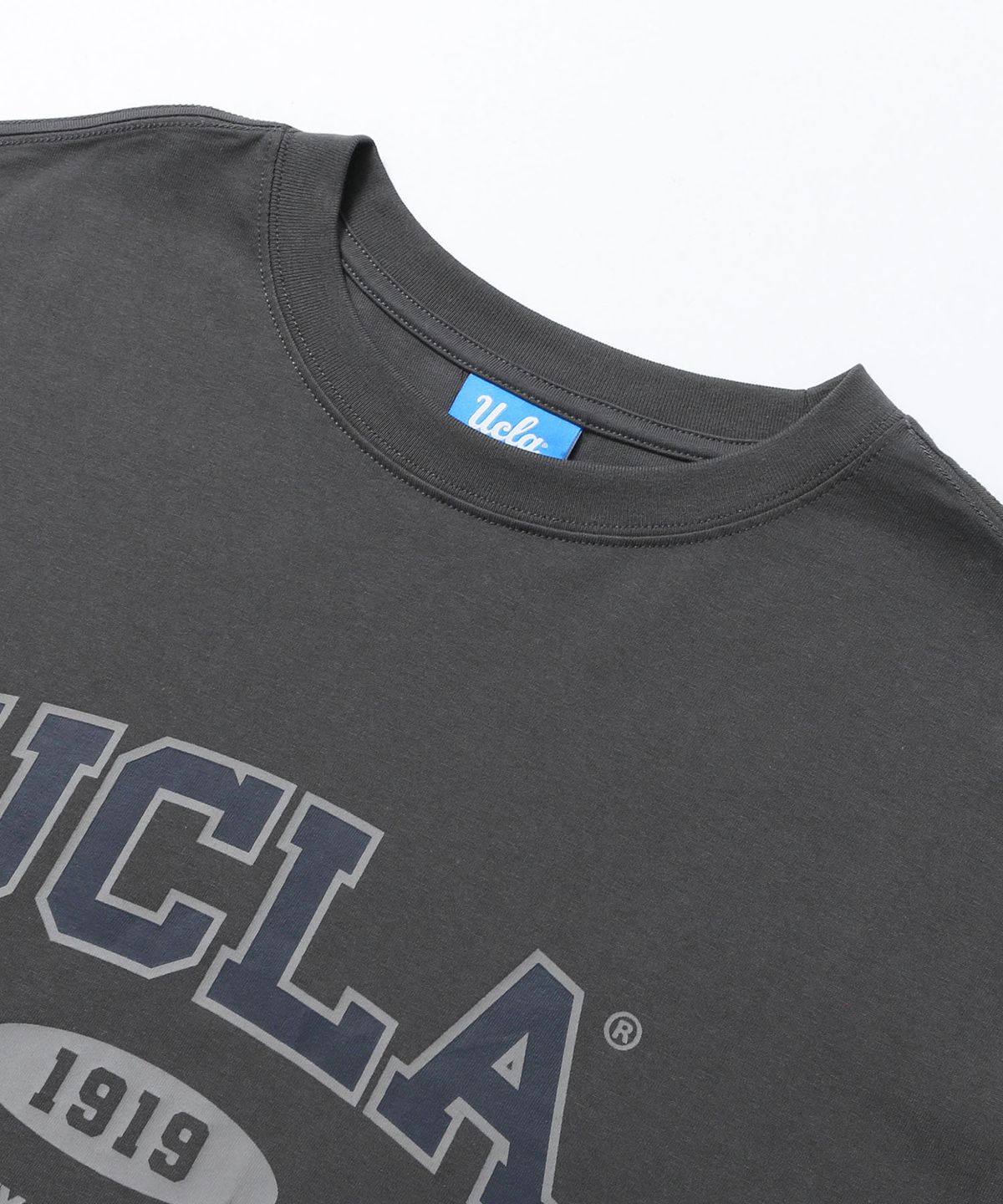유씨엘에이(UCLA) 남녀공용 UCLA 캠퍼스 멀티 아트웍 반소매 티셔츠[CHARCOAL](UCRSTK1)