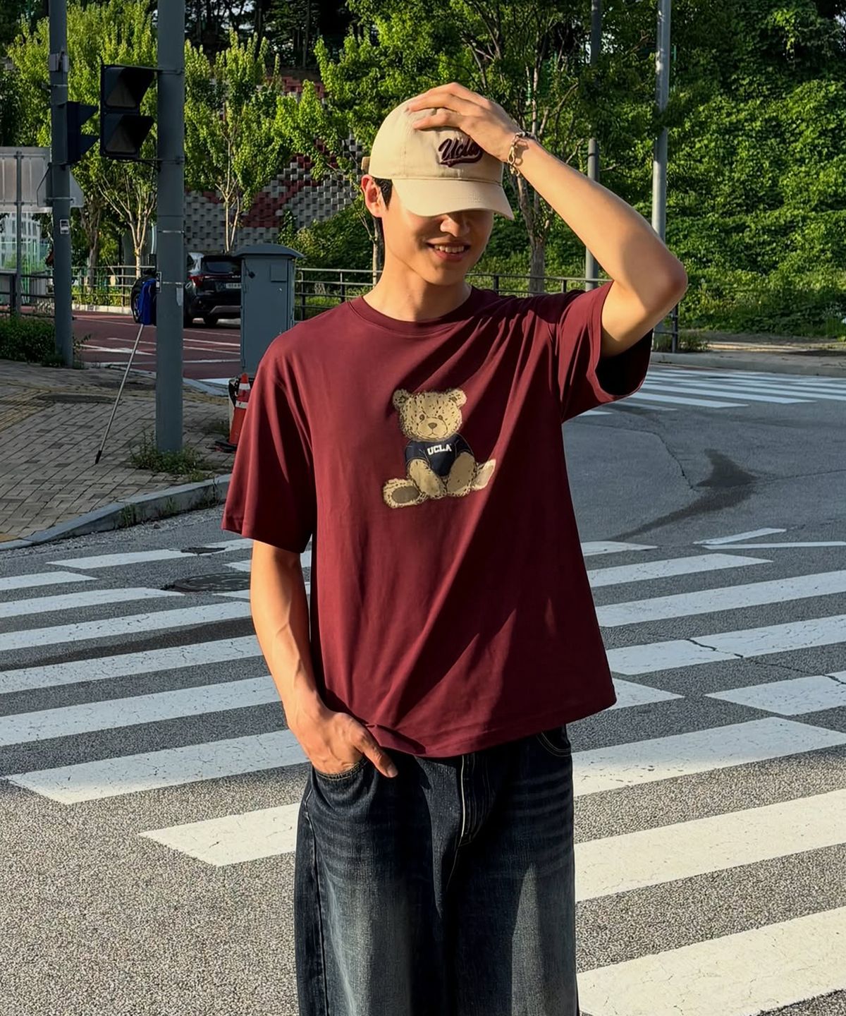 유씨엘에이(UCLA) 남녀공용 릴 베어 오버핏 티셔츠[BURGANDY](UC6STAD)