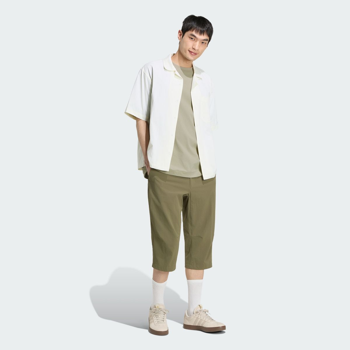 아디다스(ADIDAS) 쿨 필링 레귤러 핏 테이퍼드 우븐 3/4 오픈 헴 팬츠 KY6284