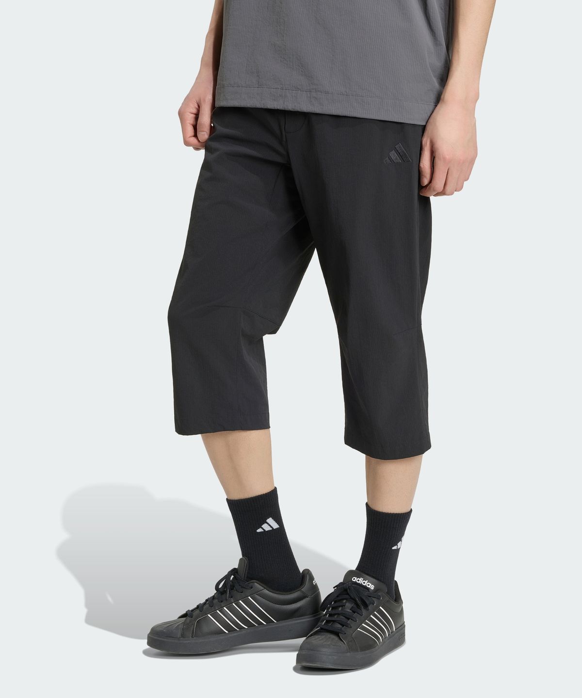아디다스(ADIDAS) 쿨 필링 레귤러 핏 테이퍼드 우븐 3/4 오픈 헴 팬츠 KY6282
