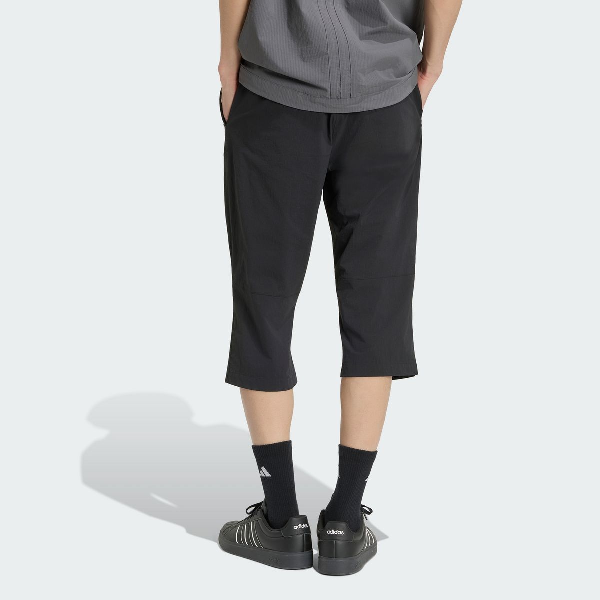 아디다스(ADIDAS) 쿨 필링 레귤러 핏 테이퍼드 우븐 3/4 오픈 헴 팬츠 KY6282