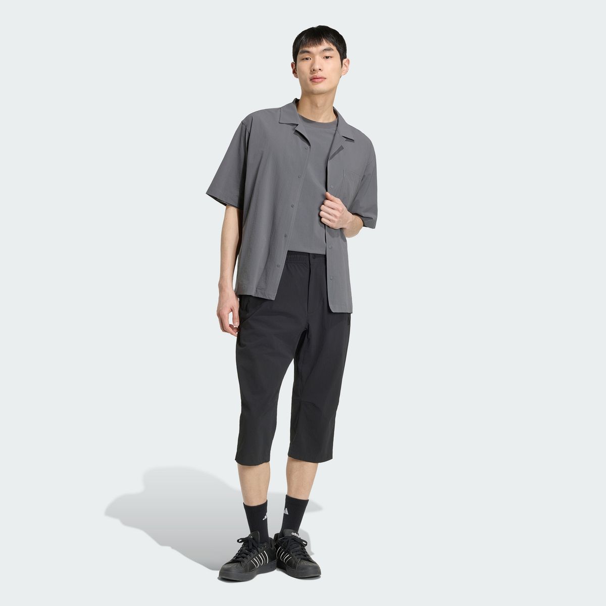 아디다스(ADIDAS) 쿨 필링 레귤러 핏 테이퍼드 우븐 3/4 오픈 헴 팬츠 KY6282