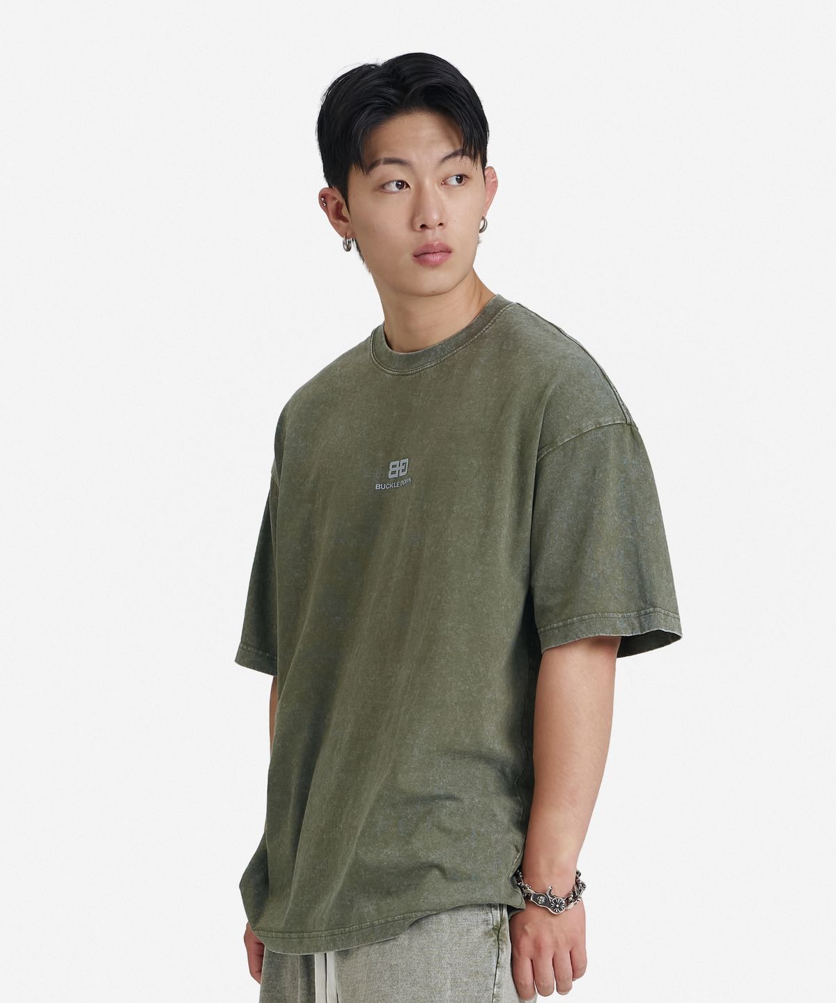 버클다운(BUCKLE DOWN) 오버핏 BD_LOGO 프린티드 피그먼트 워시드 티셔츠(KHAKI)