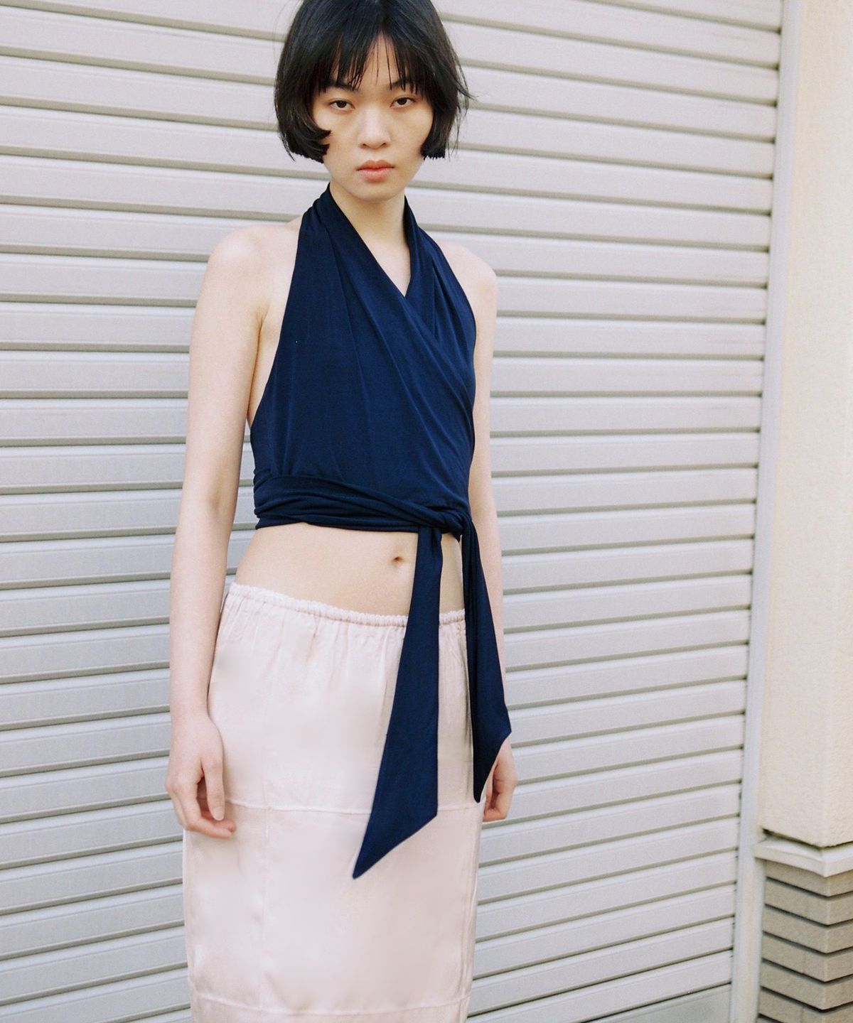 모링가(MORINGA) Halter Wrap Top Navy