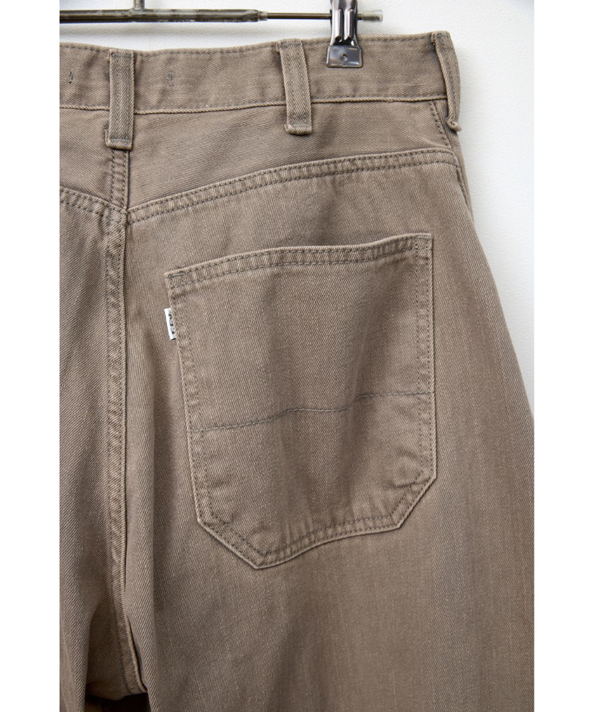 해칭룸(HATCHINGROOM) Curve Jeans Washed Beige
