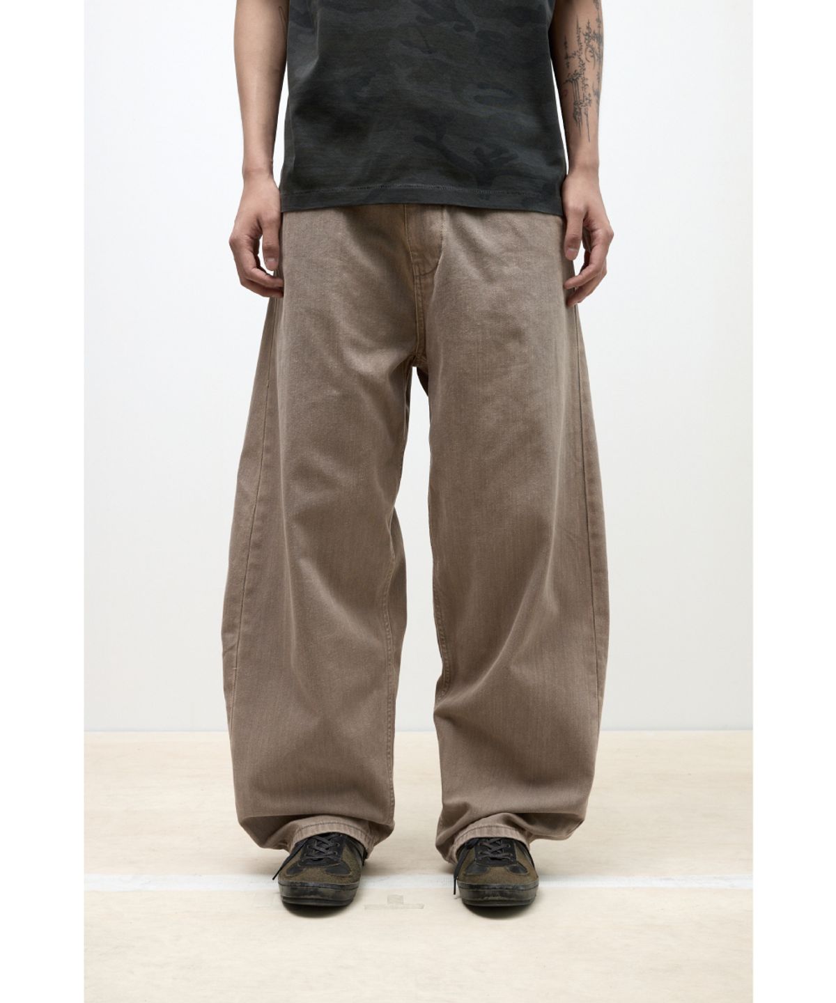 해칭룸(HATCHINGROOM) Curve Jeans Washed Beige