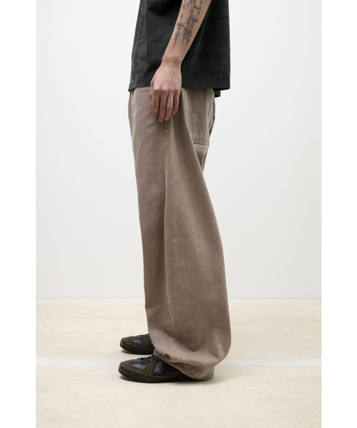 해칭룸(HATCHINGROOM) Curve Jeans Washed Beige