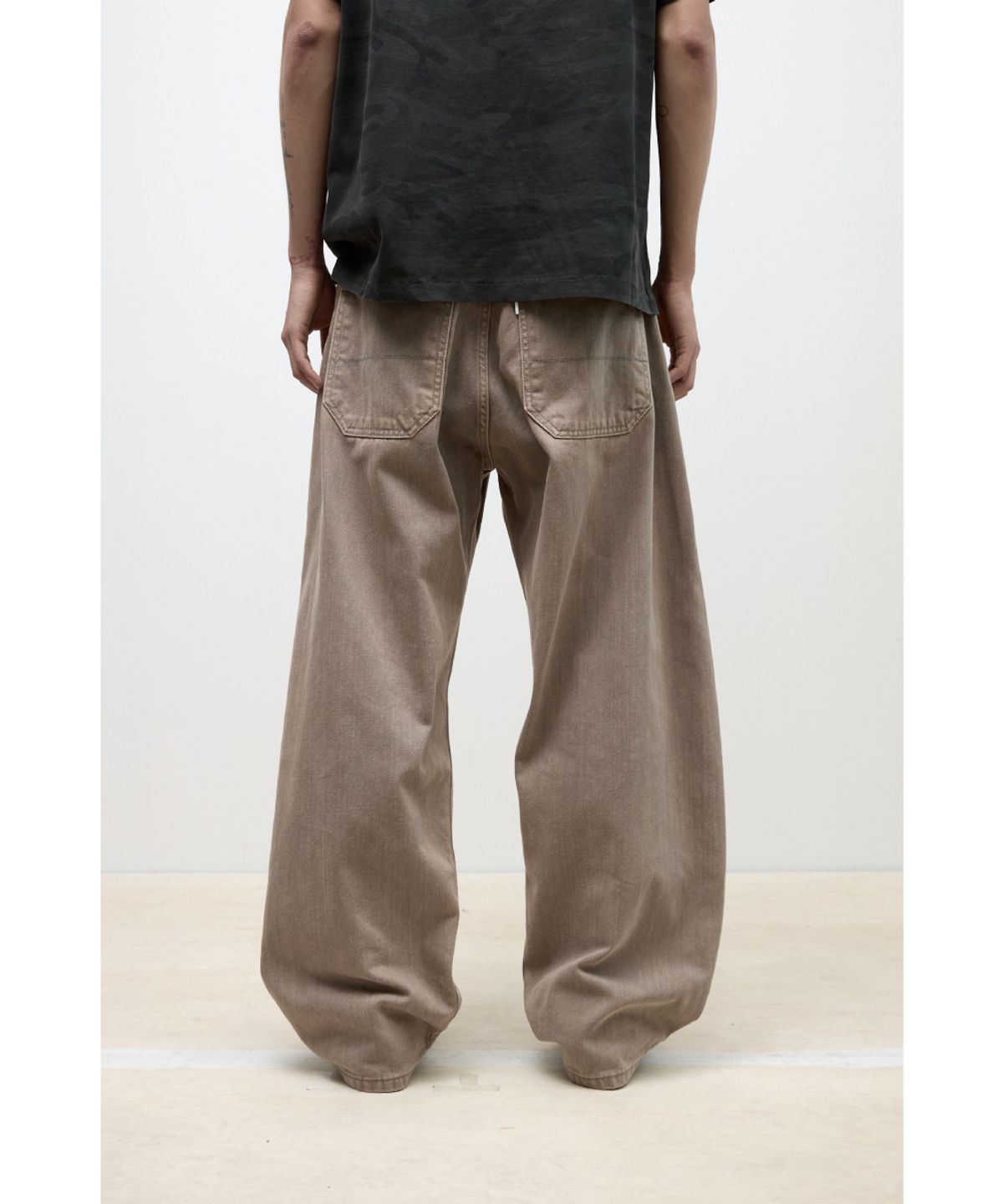 해칭룸(HATCHINGROOM) Curve Jeans Washed Beige