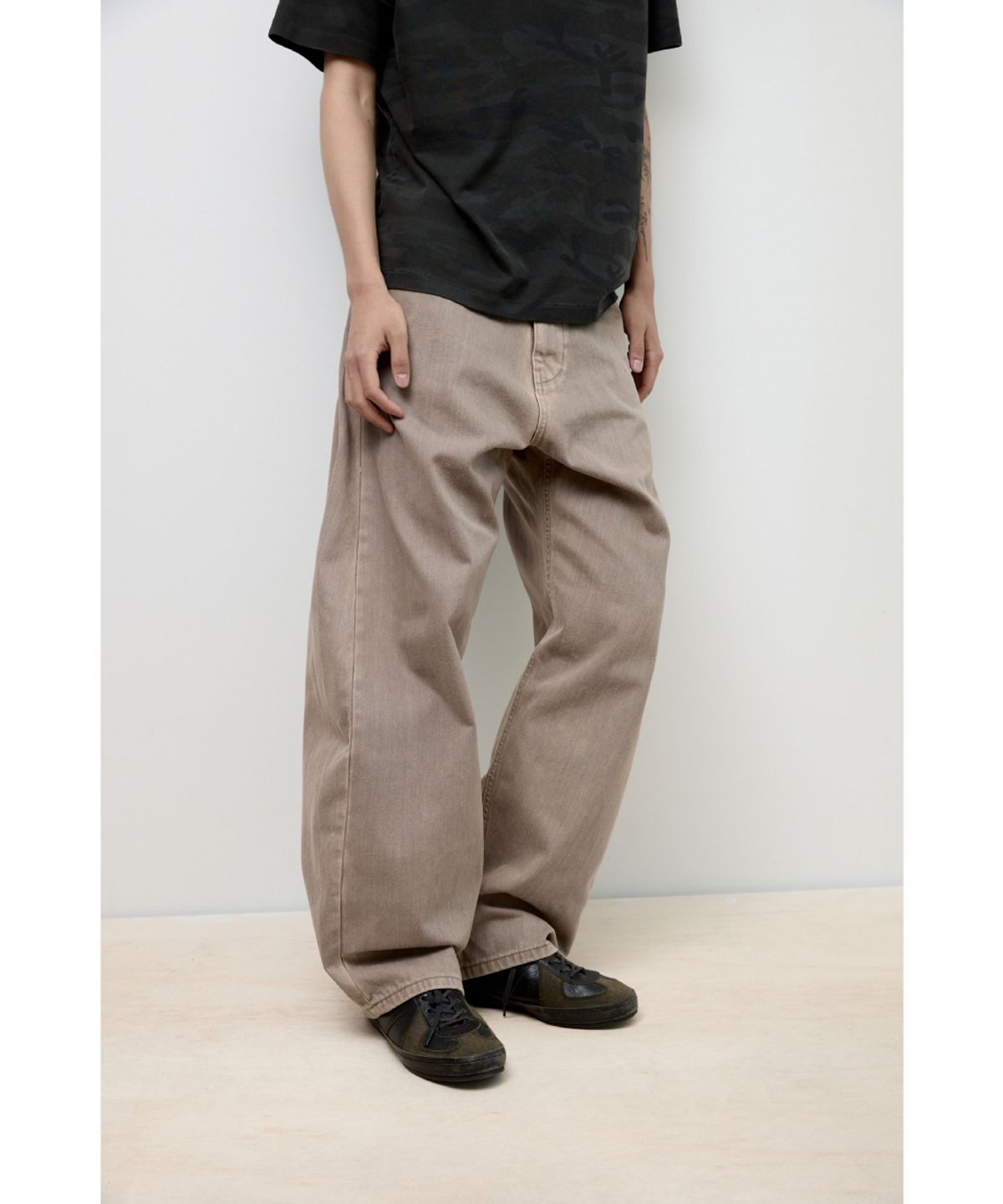 해칭룸(HATCHINGROOM) Curve Jeans Washed Beige