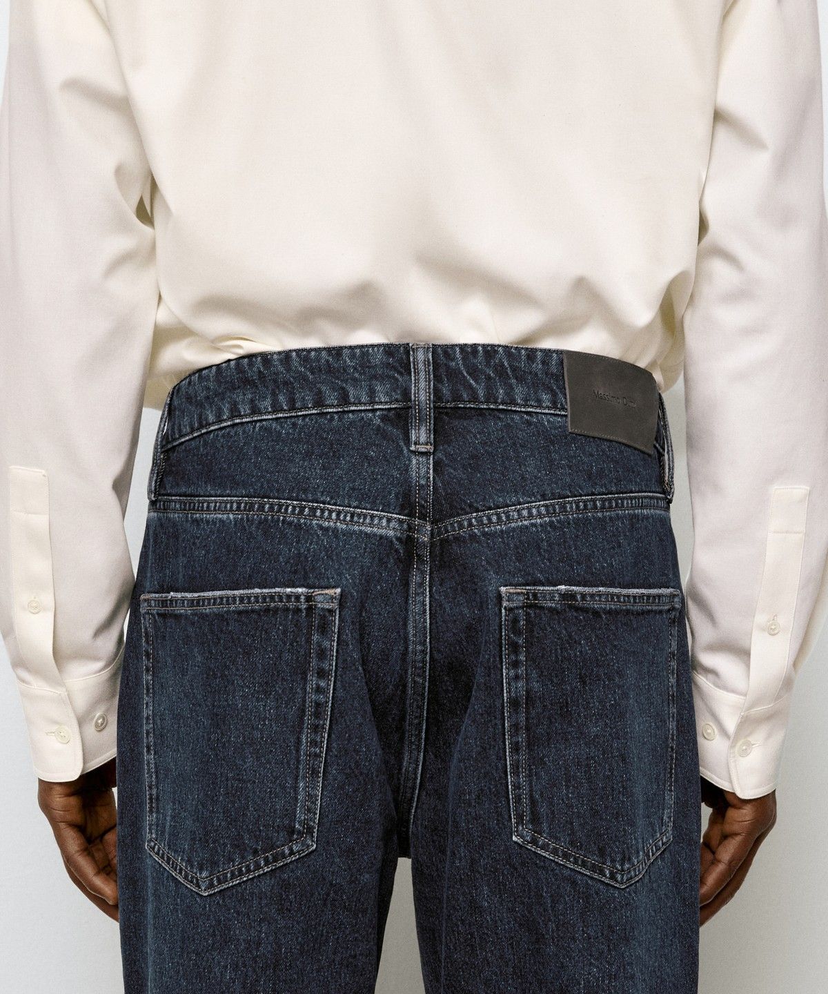 마시모두띠(MASSIMO DUTTI) 테이퍼드 핏 진