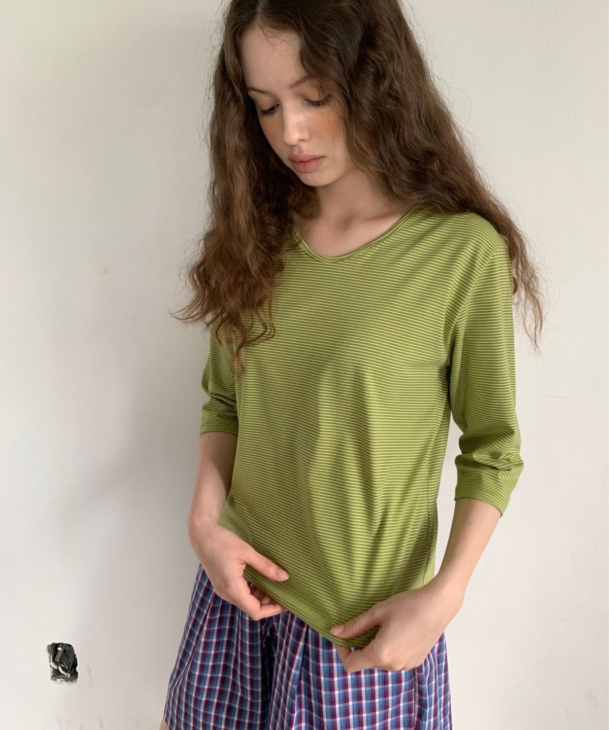 애프터썸머(AFTERSUMMER) V-neck Stripe Quater T-shirt (green)