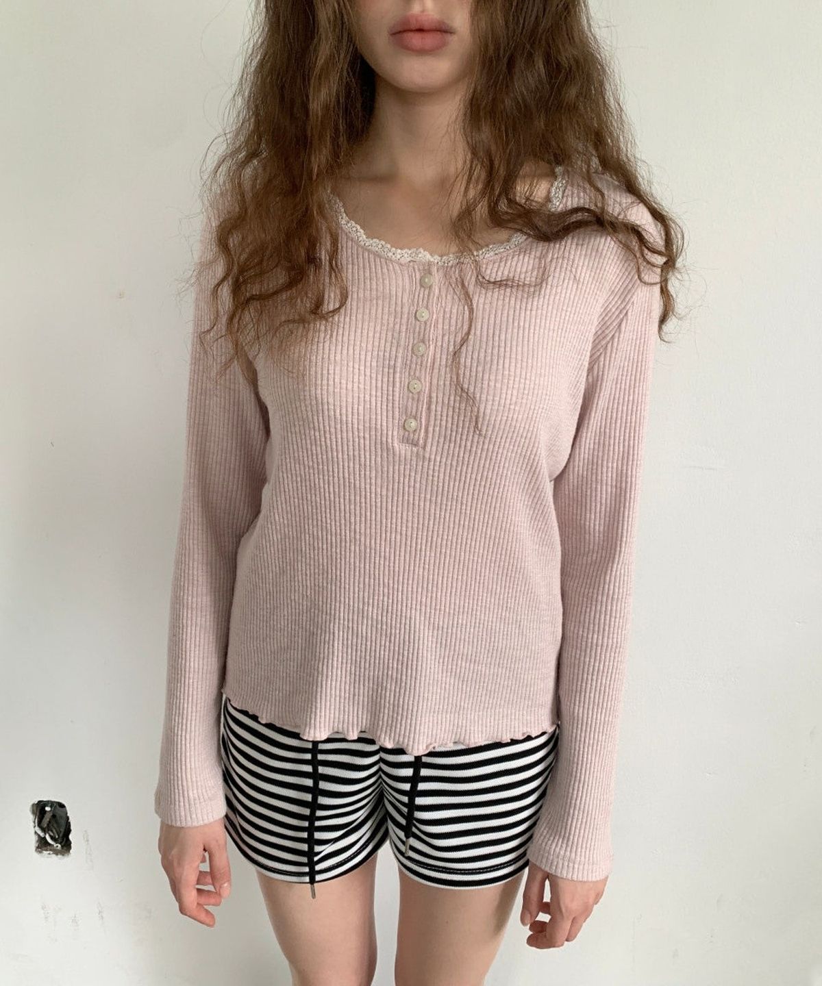 애프터썸머(AFTERSUMMER) Lace Button Sleeve Tee (pink)