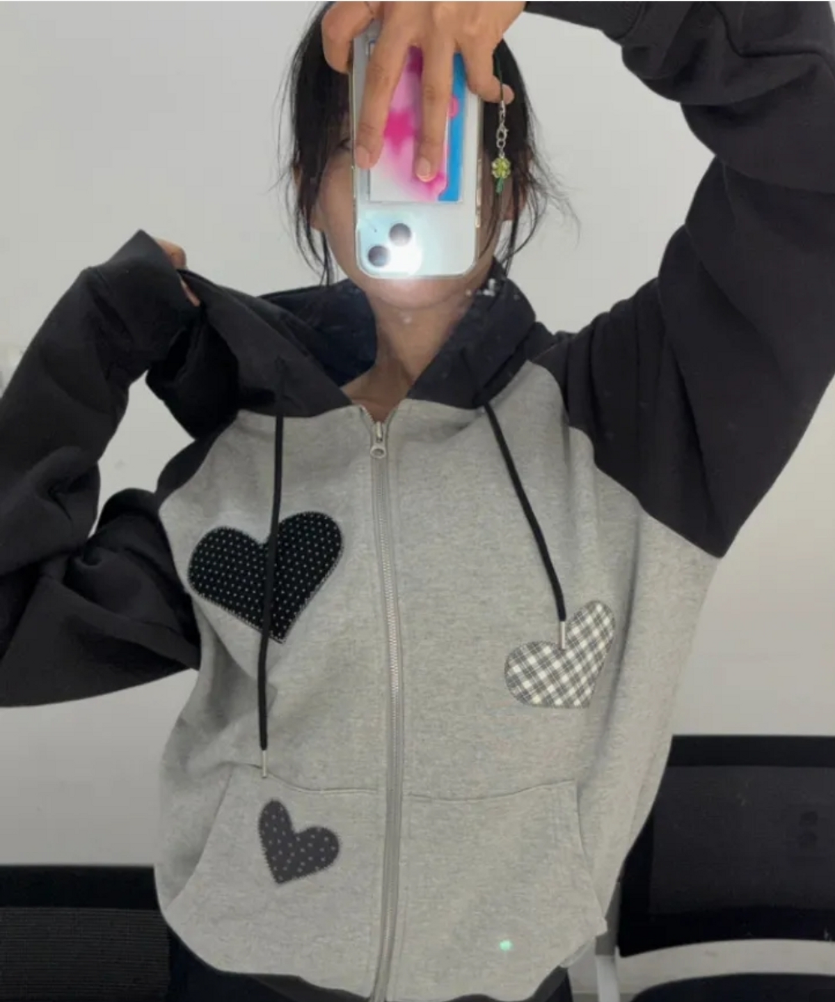 로긴 앤 로지(ROGIN N ROSIE) Divided Heart Patch Hood Zip Up Charcoal