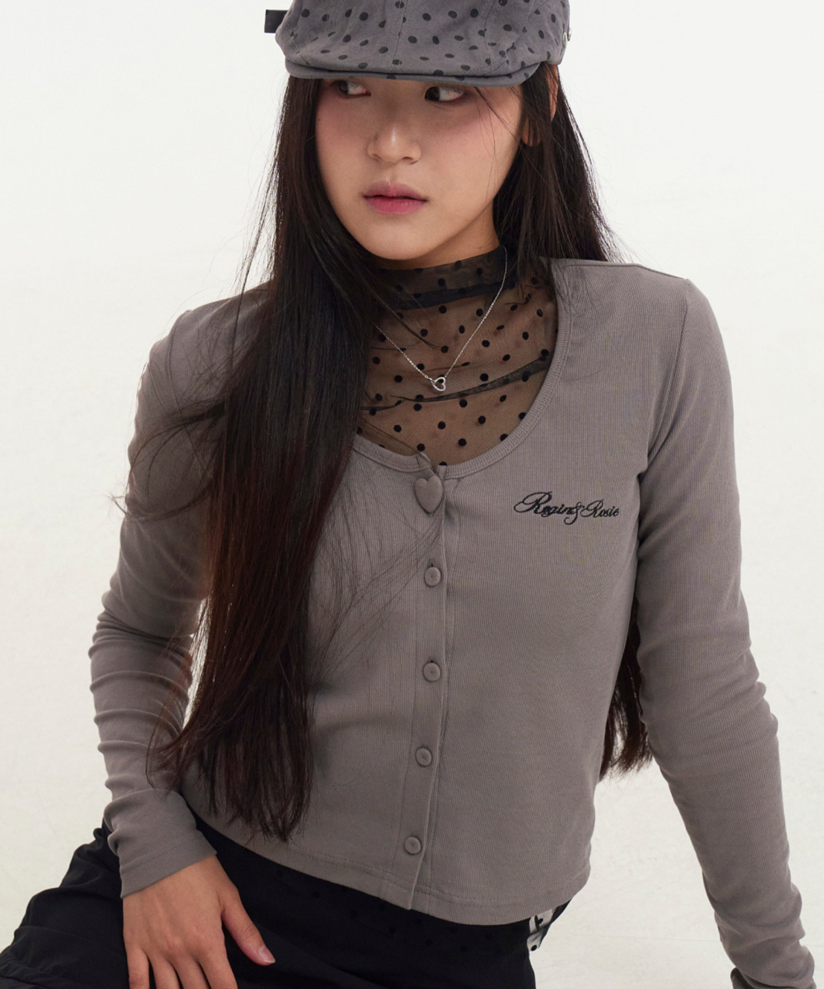 로긴 앤 로지(ROGIN N ROSIE) Heart Button Point Slim Cardigan Light gray