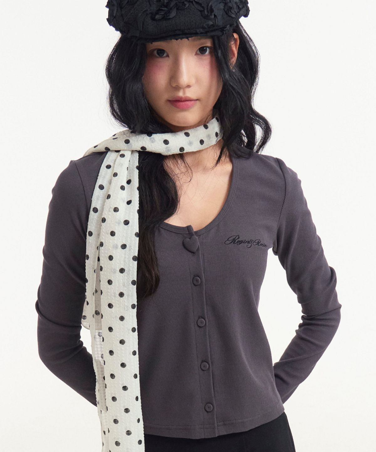 로긴 앤 로지(ROGIN N ROSIE) Heart Button Point Slim Cardigan Dark gray