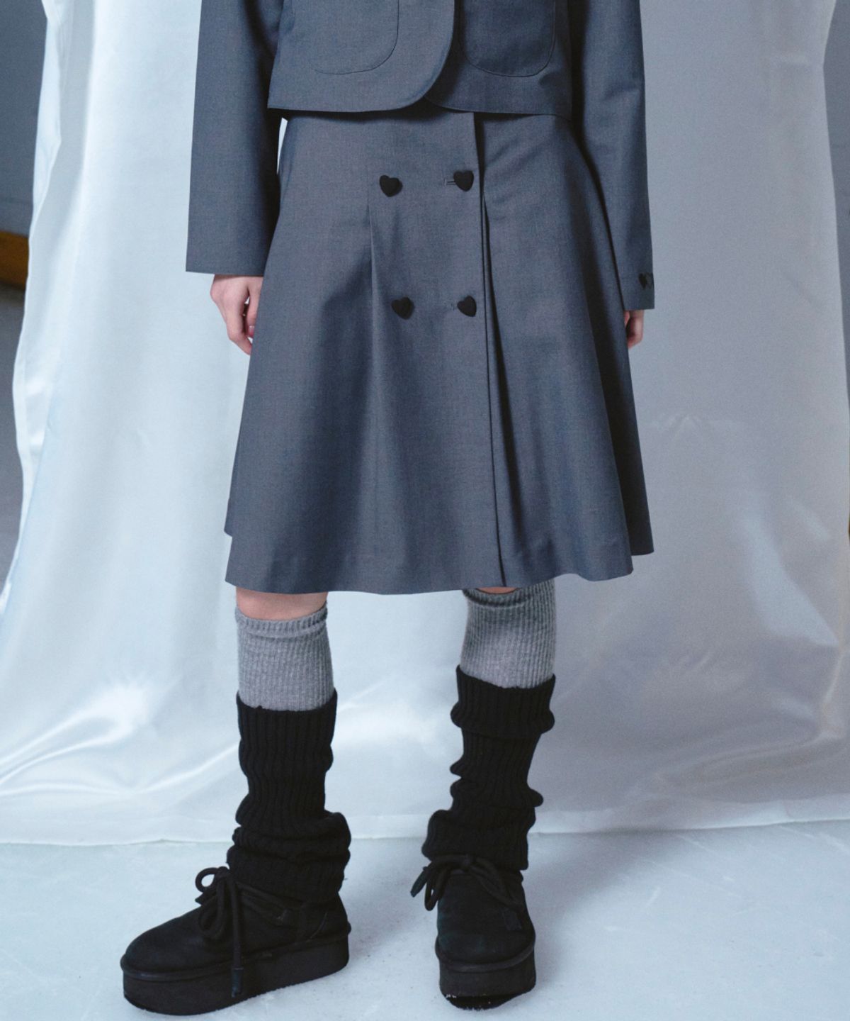 로긴 앤 로지(ROGIN N ROSIE) Heart Double Button Point Skirt Charcoal
