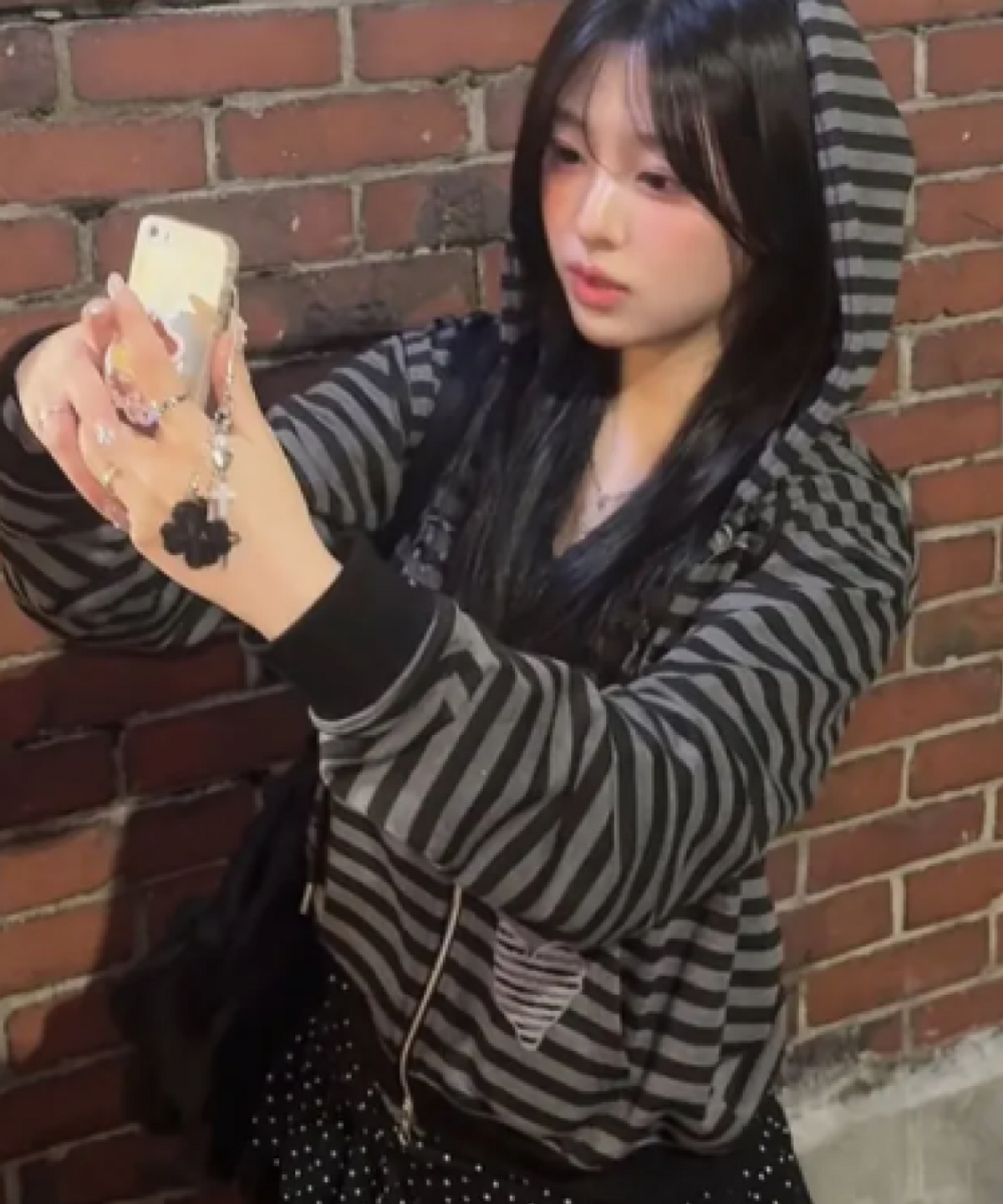 로긴 앤 로지(ROGIN N ROSIE) Heart Drawing Stripe Hood Zip Up Black Gray