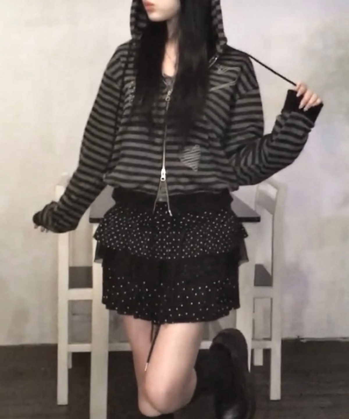 로긴 앤 로지(ROGIN N ROSIE) Heart Drawing Stripe Hood Zip Up Black Gray