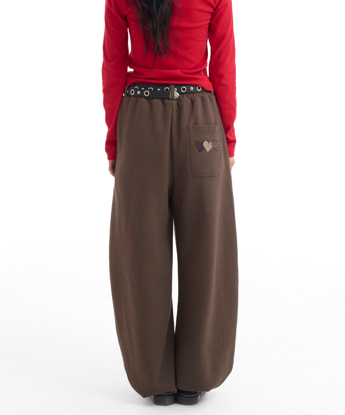 로긴 앤 로지(ROGIN N ROSIE) Heart logo Back Point Curved Sweat Pants Brown