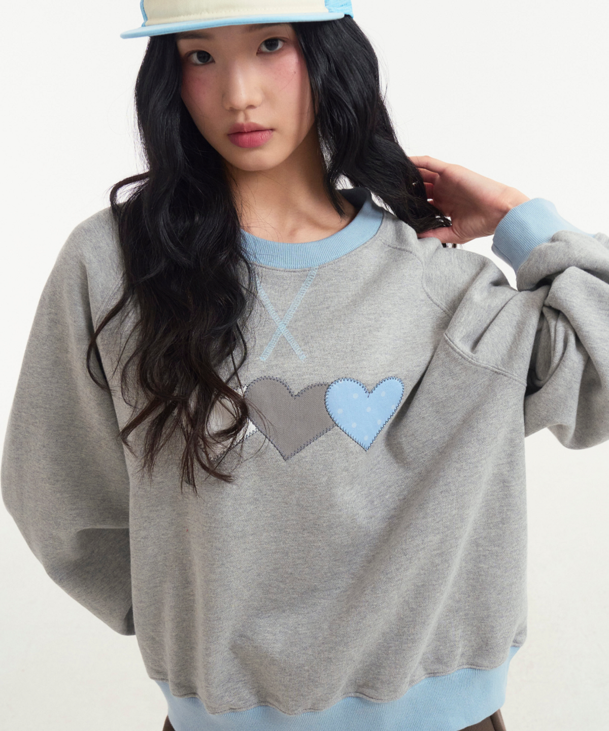 로긴 앤 로지(ROGIN N ROSIE) Heart Patch Sweatshirt Gray Blue