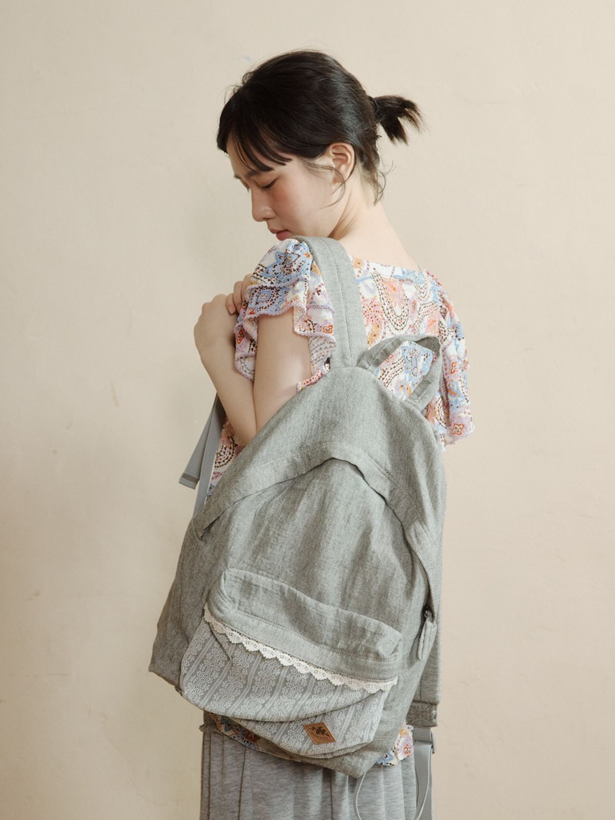 콜로신스(COLOCYNTH) Moth Lace Backpack Light Khaki