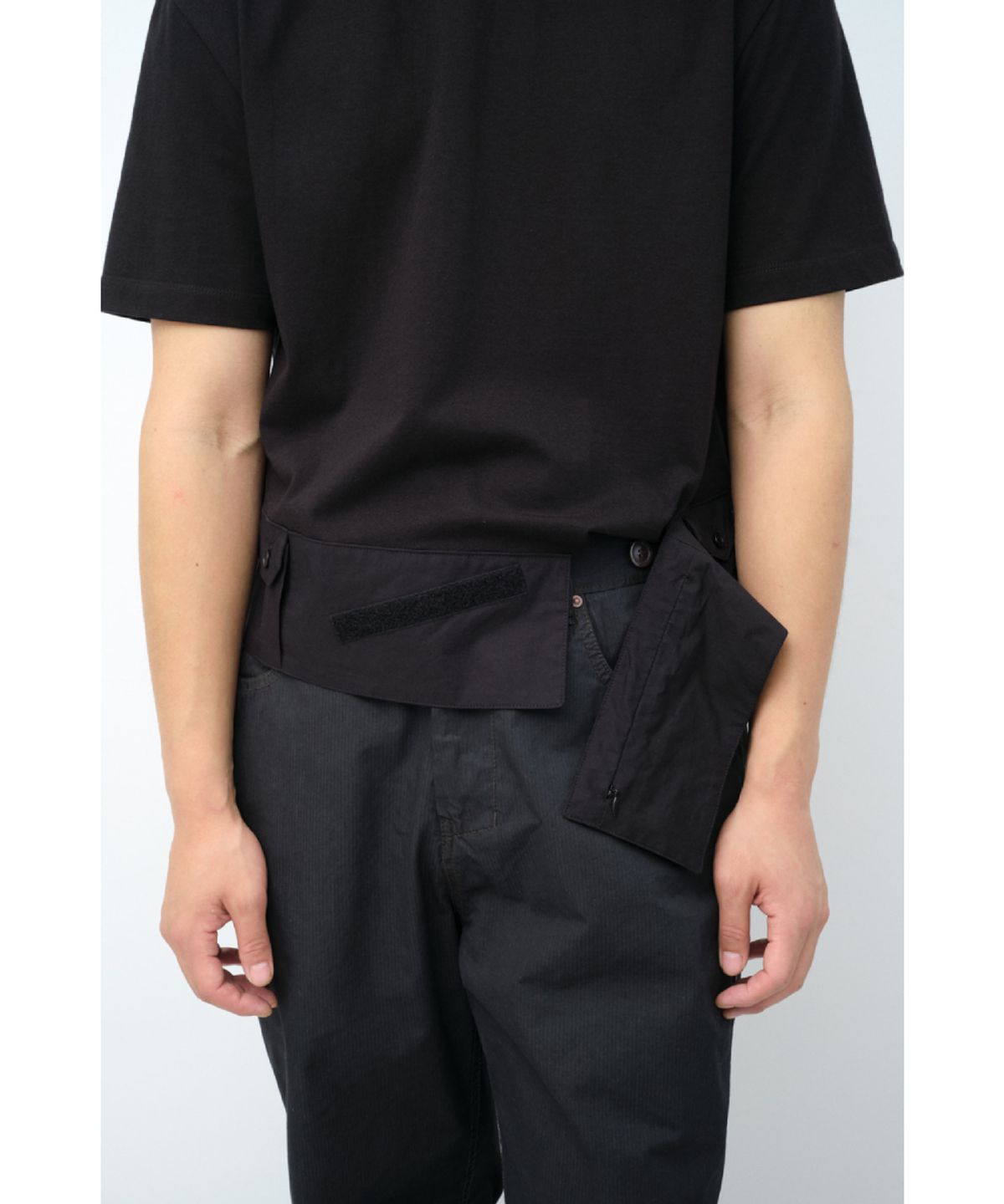 해칭룸(HATCHINGROOM) Belted Tee Black