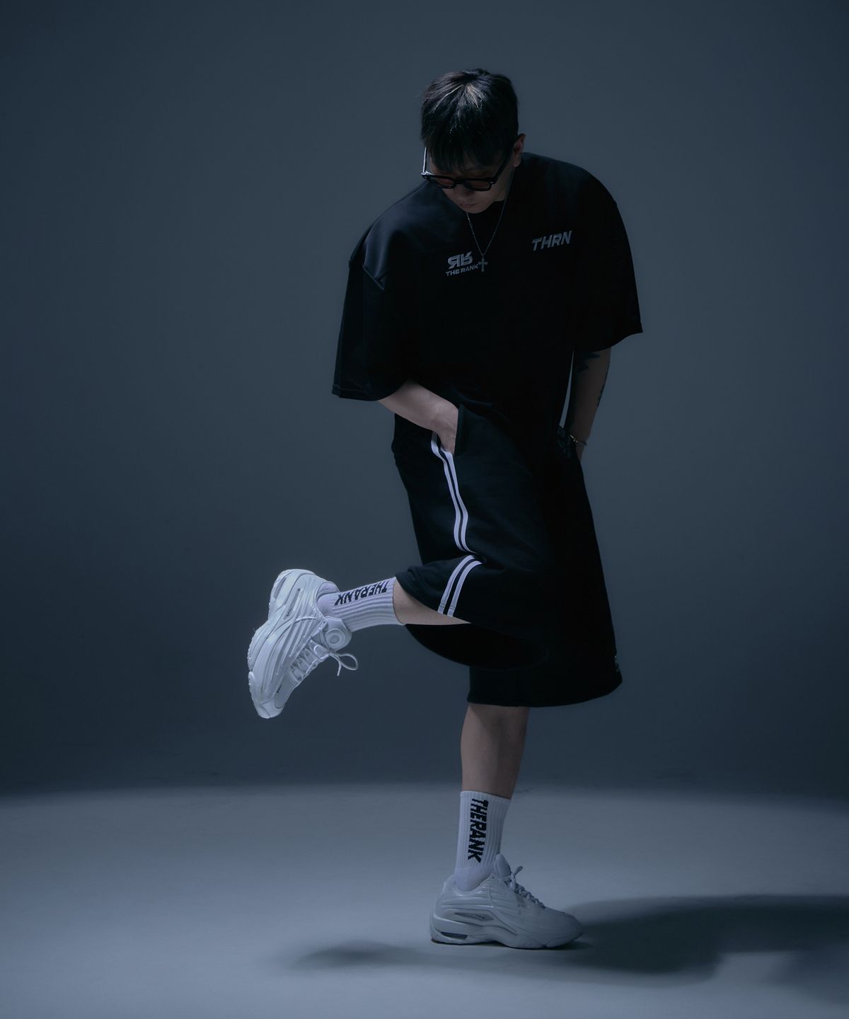 더랭크(THERANK) SPORTY ICON LOGO BERMUDA PANTS [BLACK]