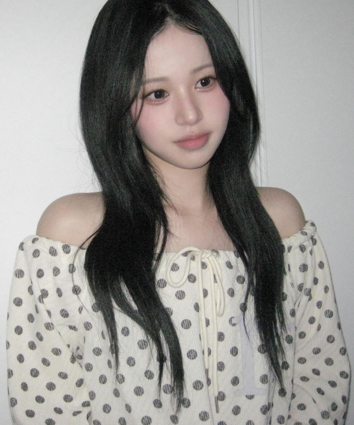 로긴 앤 로지(ROGIN N ROSIE) Dotted Pocket String Point Long Sleeve Cream Charcoal