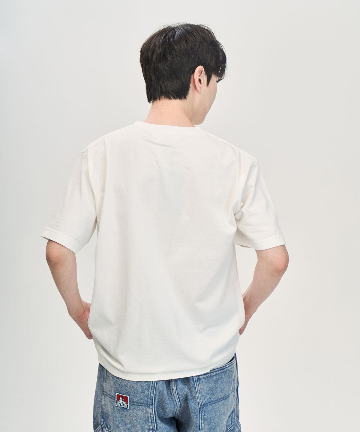 벤 데이비스(BEN DAVIS) 빈티지 워싱 포켓 티셔츠 오프화이트