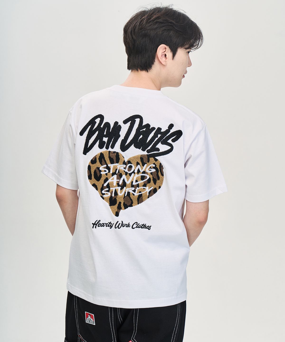 벤 데이비스(BEN DAVIS) 하트 셔닐 2 티셔츠 화이트