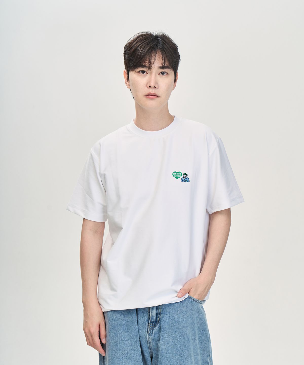 벤 데이비스(BEN DAVIS) 쿨링 고릴라 자수 티셔츠 화이트