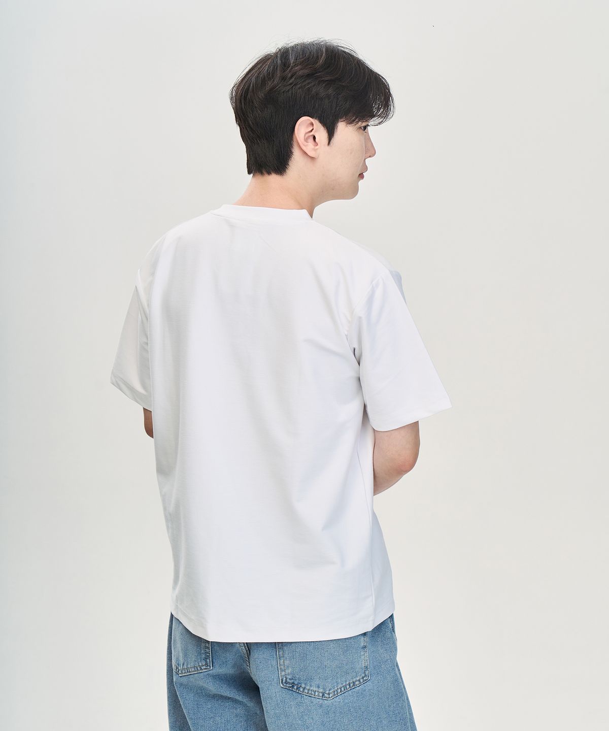 벤 데이비스(BEN DAVIS) 쿨링 고릴라 자수 티셔츠 화이트