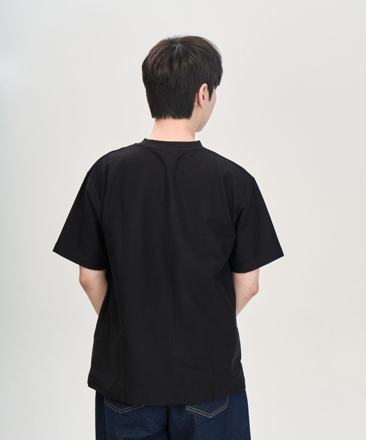 벤 데이비스(BEN DAVIS) 쿨링 고릴라 자수 티셔츠 블랙