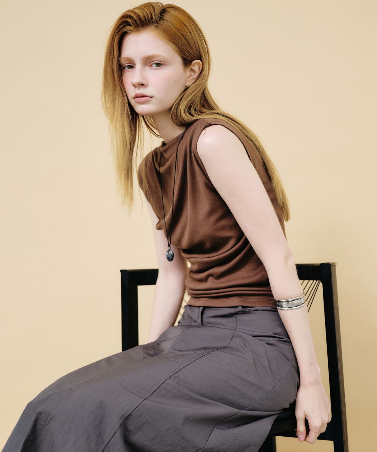 닉앤니콜(NICK&NICOLE) DRAPED SHIRRING SLEEVELESS TOP_BROWN