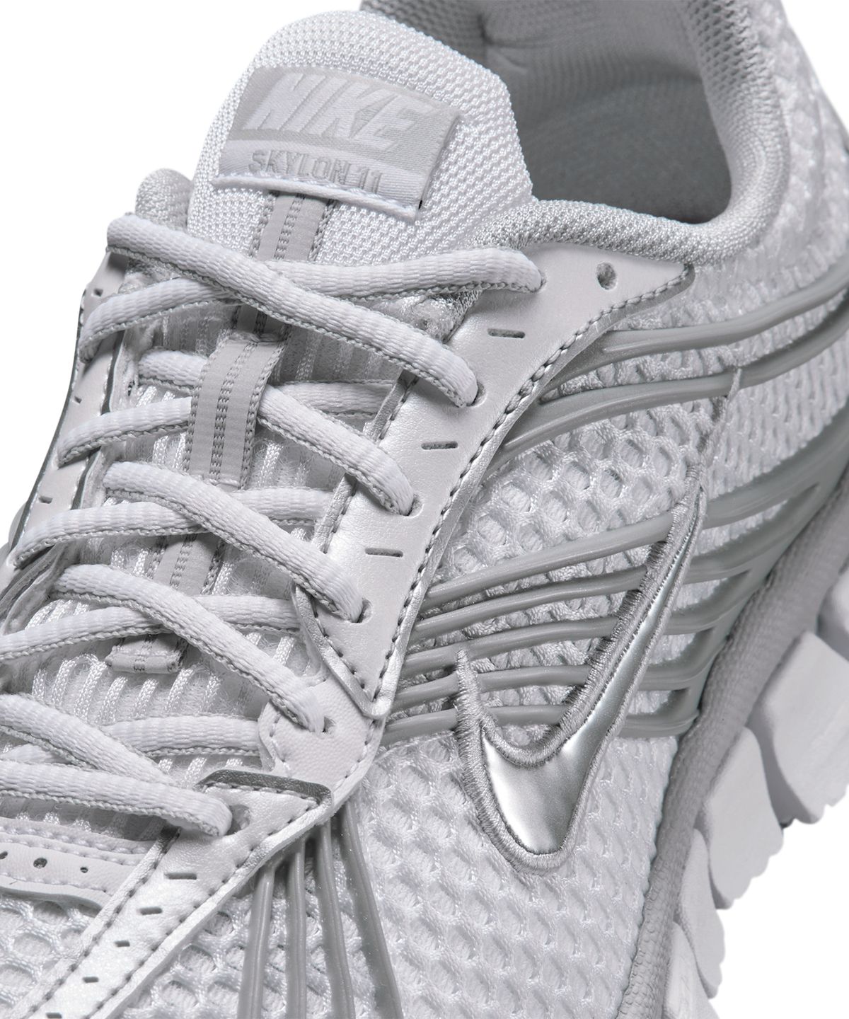 나이키(NIKE) 줌 스카이론 11 W - 화이트:그레이 포그:메탈릭 실버 / IU7360-103