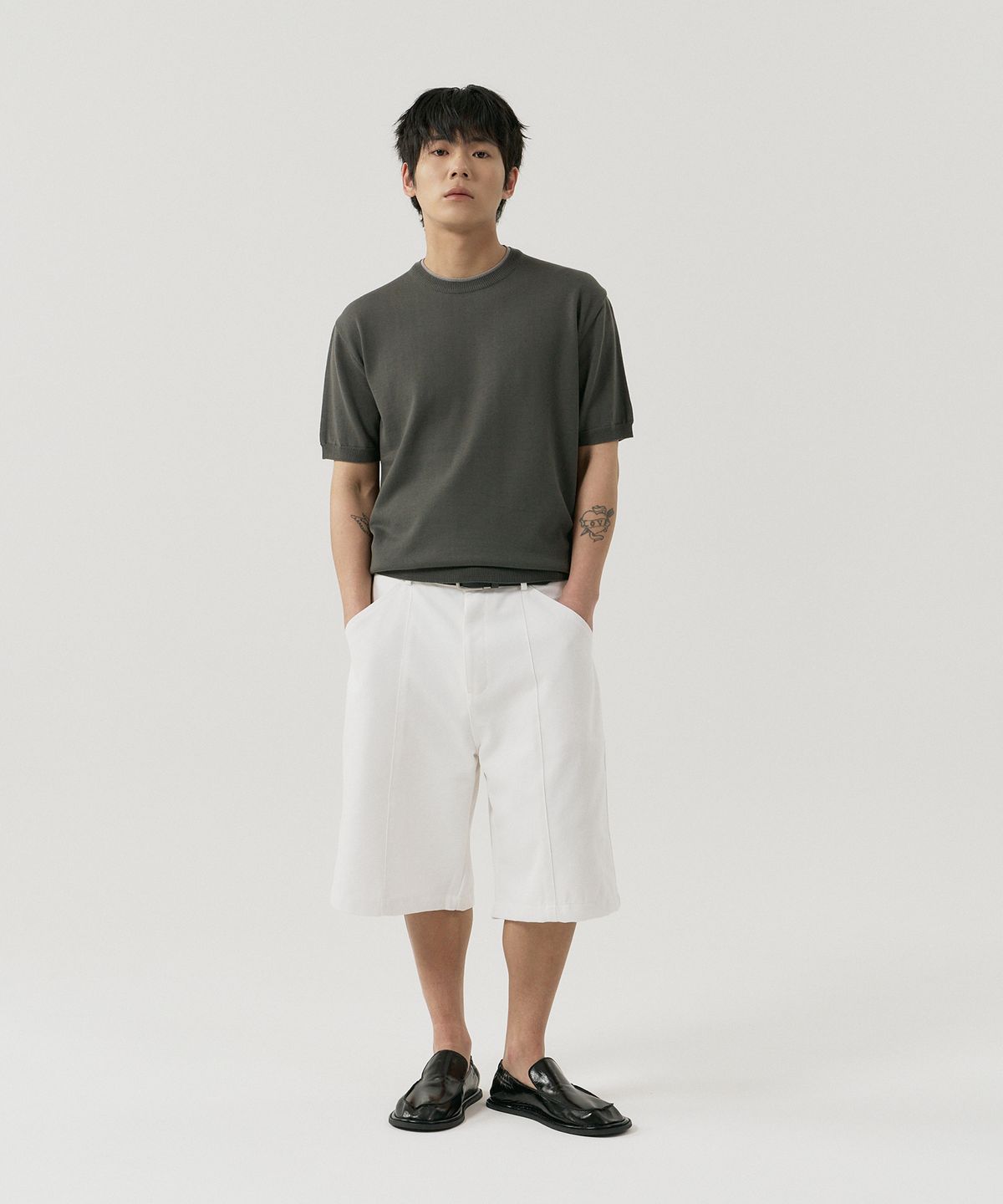 그노크(GNOK) 레이어드 라운드 반팔 니트[차콜]