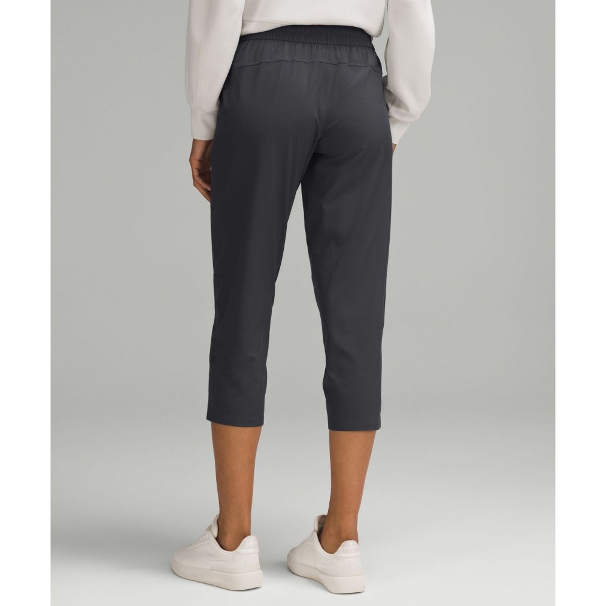 룰루레몬(LULULEMON) 프런트 플리트 테이퍼드 미드라이즈 크롭 팬츠  GGRE