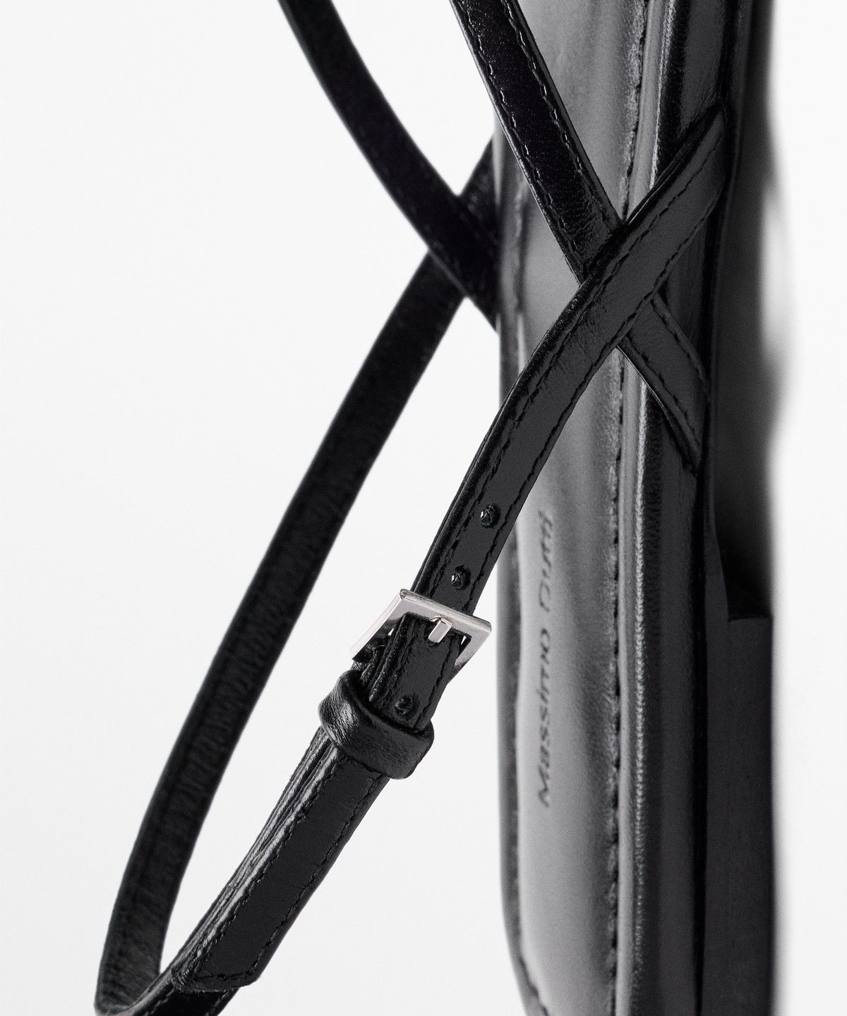 마시모두띠(MASSIMO DUTTI) 주얼 디테일 플랫 샌들