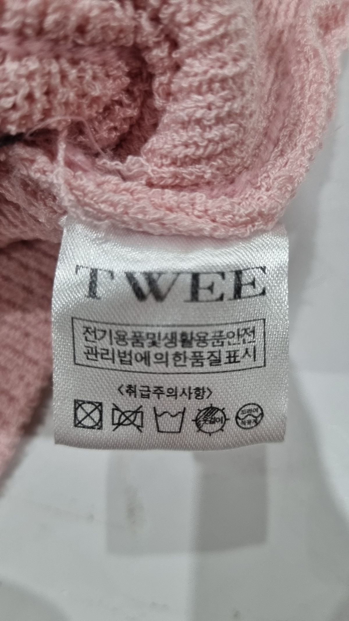 트위(TWEE) 니트/스웨터 FREE