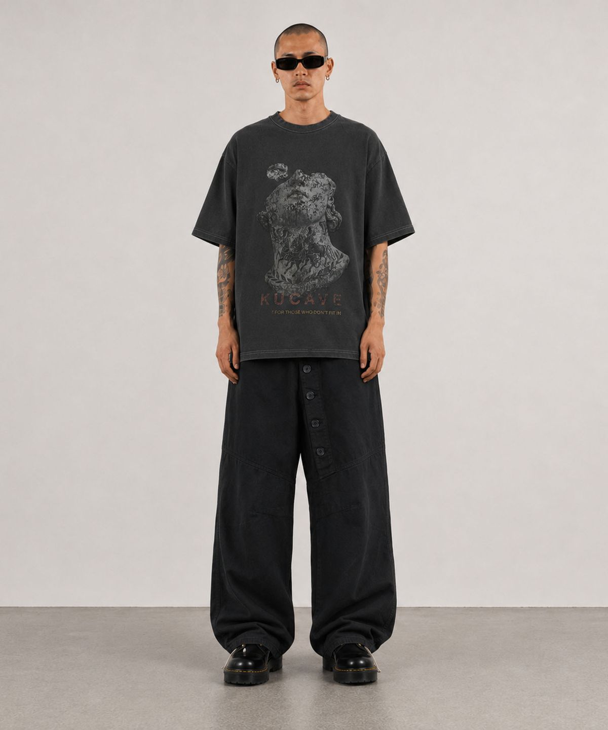 쿠테나이 케이브(KUTENAI CAVE) STATUE overfit pigment tee